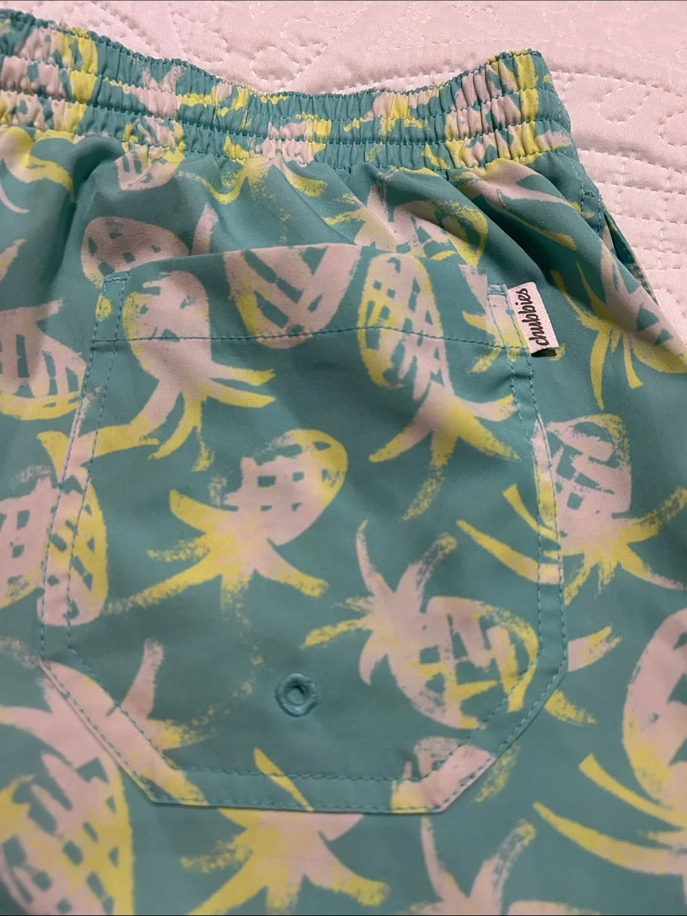 CHUBBIES Swim Trunks • bright teal w/ neon yellow & white Pineapple print SZ: L